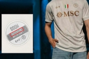 pg电子开户步骤-那不勒斯回应球衣错版：不改了，让它证明努力工作的人也可能犯错