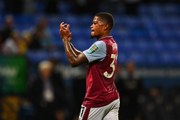 TA记者：罗马在维拉边锋利昂-贝利的追逐战中处于领先地位