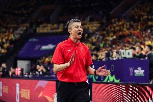 郭士强：我们有9人是首次打大赛 但中国有句老话 自古英雄出少年