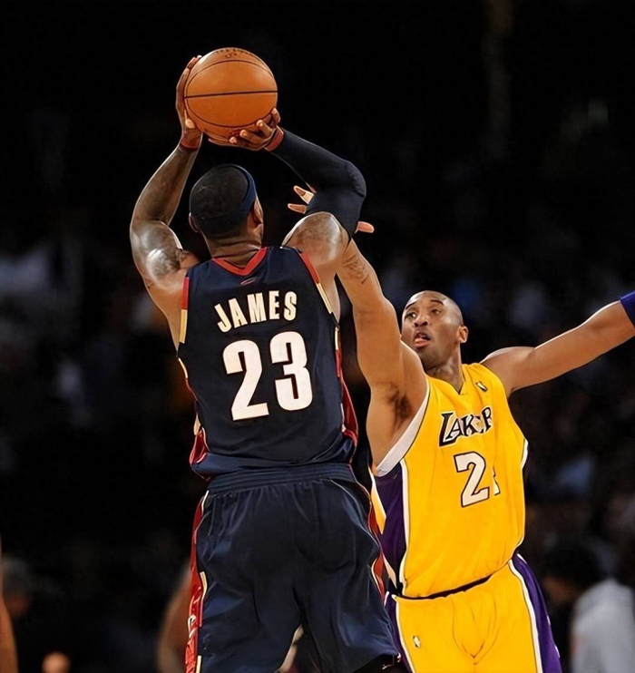 科比和詹姆斯到底谁更强？美媒对比14项能力，没想到他被碾压了|科比·布莱恩特|科比-布莱恩特|nba|投篮|比赛_新浪体育_新浪新闻